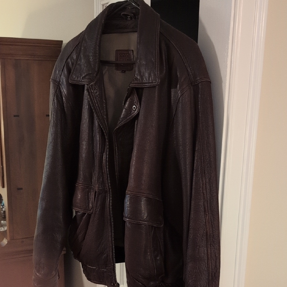 Brown Bomber Jacket with Collar and Sleek Fabric